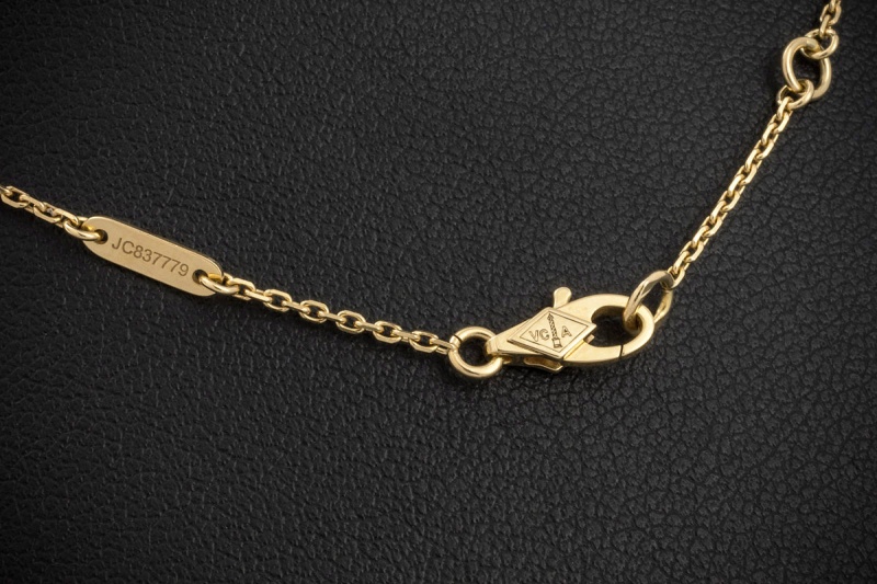 Van Cleef & Arpels Collier Sweet Alhambra mit Perlmutt in 750er Gelbgol 