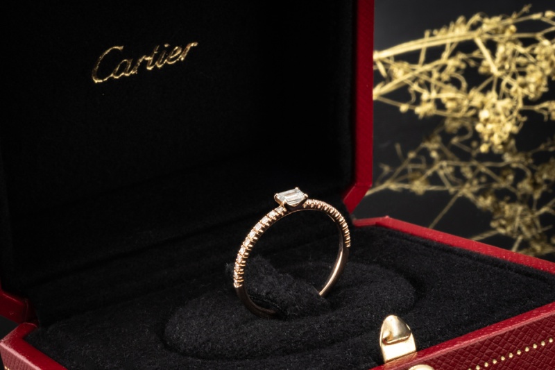 Etincelle de Cartier Ring mit Diamant im Smaragdschliff in Roségold 750 