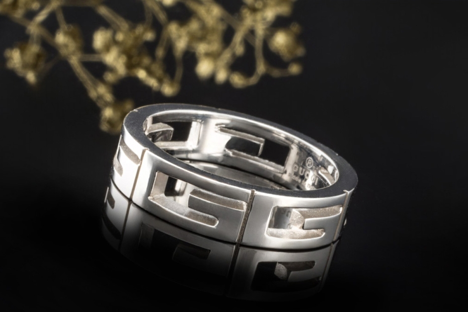Gucci Ring Bandring mit Gucci Logo rundum Größe 53 in 750er Weißgold 