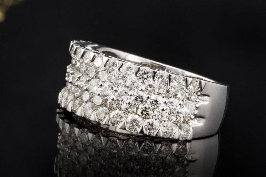 Ring Breiter Bandring mit Diamanten handgefertigt in 750er Weißgold 