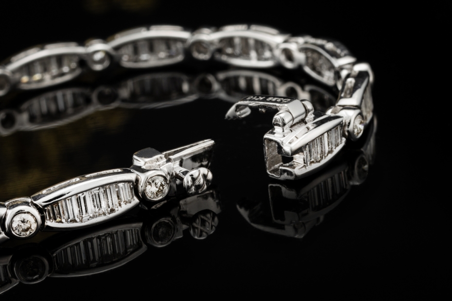 Funkelndes Armband beweglich mit Baguette Diamanten in 750er Weißgold 