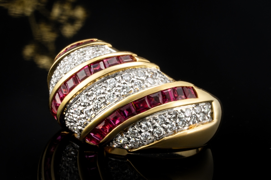 Ring Cocktailring mit Rubinen im Carréschliff und Diamanten Gelbgold 750 