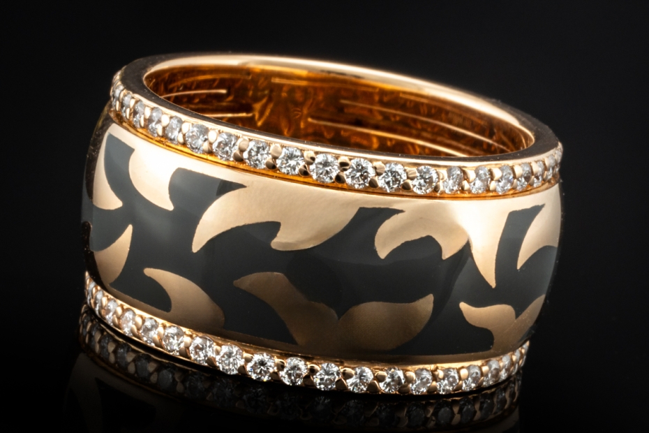 Leo Wittwer Ring Breit mit Emaille Grau und Diamanten Roségold 750 