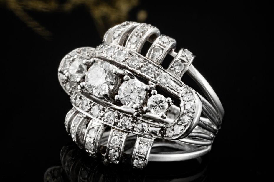 Vintage Cluster Ring mit Diamanten Goldschmiedearbeit in 750er Weißgold 