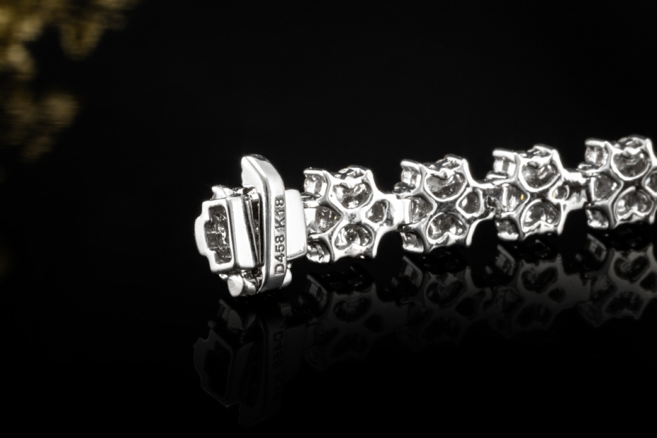 Modernes Armband Blumen Sterne 4,58 Carat Diamanten in 750er Weißgold 