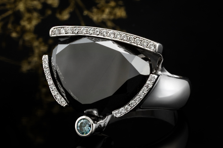 Ring Schwarzer Diamant mit 12 Carat Designer Handarbeit in Weißgold 750 