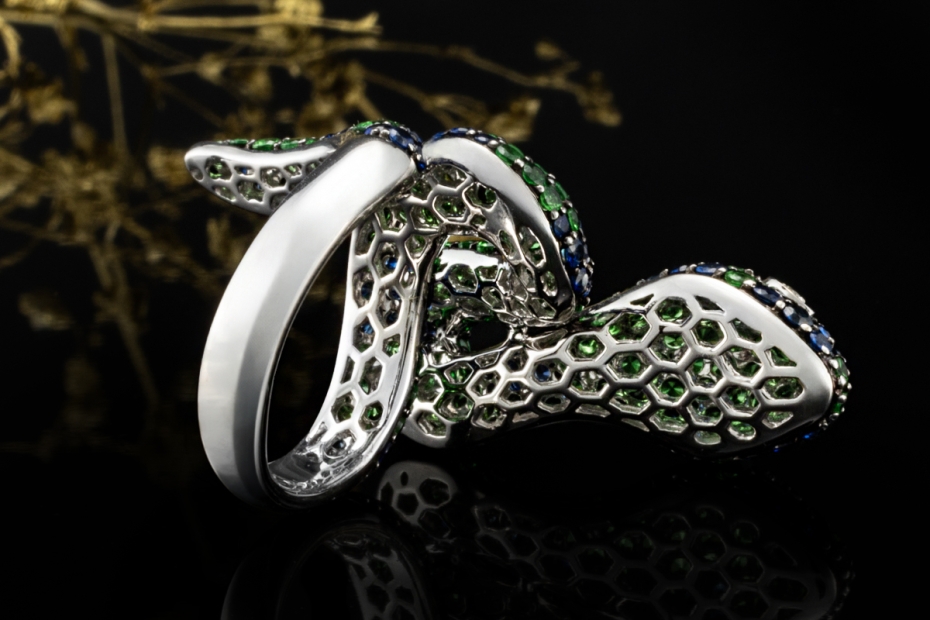 Ring Motiv Schlange mit Saphir Tsavorit und Diamant Augen 750er Weißgold 