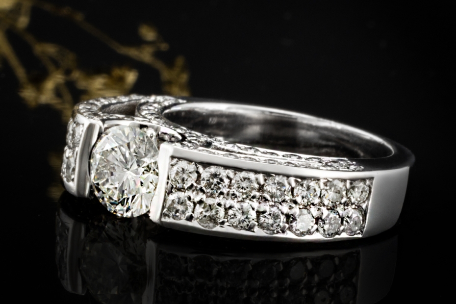 Diamant Ring Spannring Einkaräter Asymmetrische massive Weißgold Arbeit 