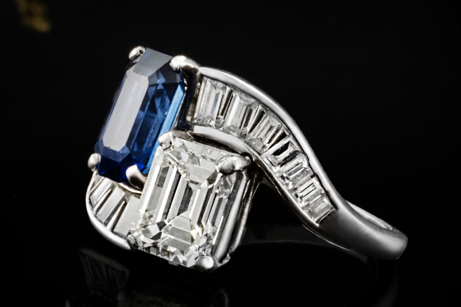 Beeindruckender Ring Blau Weiß mit Saphir und Diamanten in Weißgold 750 