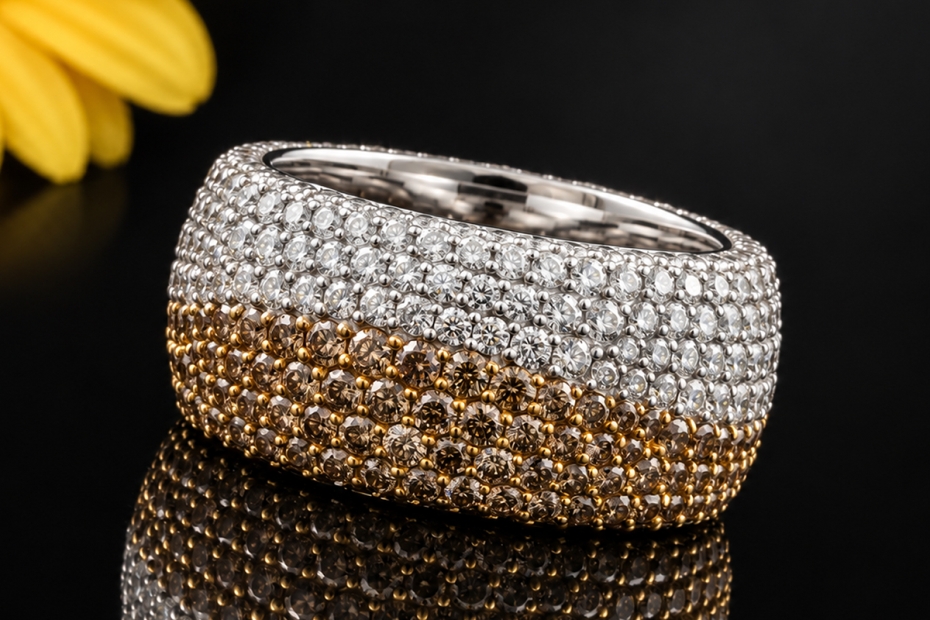 noor Pavé Ring mit weißen und braunen Diamanten in Weißgold Gelbgold 750 
