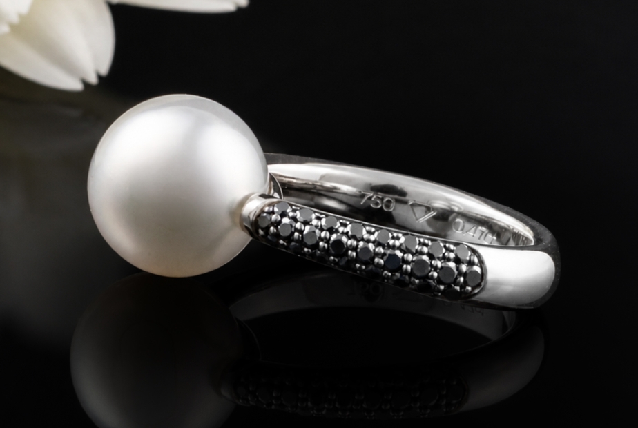 Ring mit Südsee Zuchtperle und schwarzen Diamanten in 750er Weißgold 