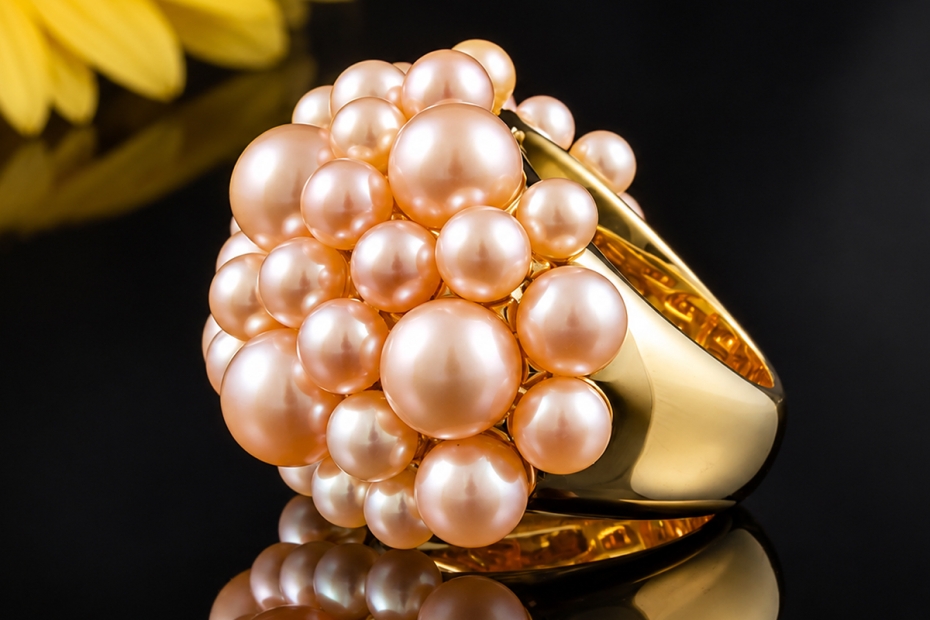MIMÍ Milano Cocktail Ring Statement mit Rosa Perlen Massiv Gelbgold 750 