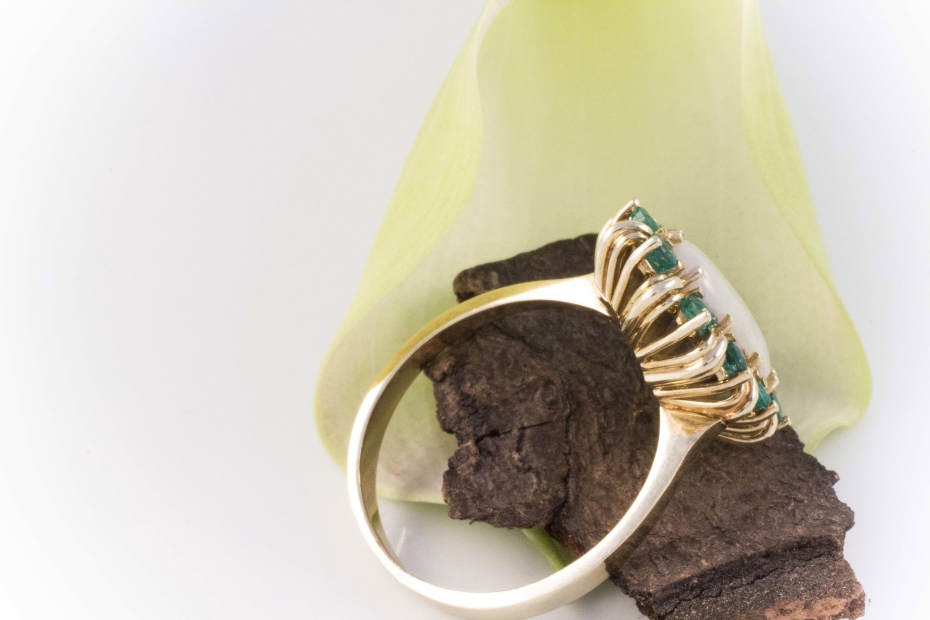 Kreatives Ringdesign Ring mit Opal und Smaragd in 585er Gold 
