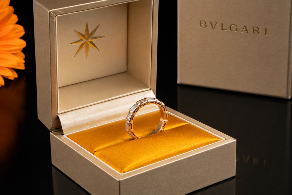 BVLGARI Serpenti Viper Ring mit Perlmutt und Diamanten in 750er Roségold 