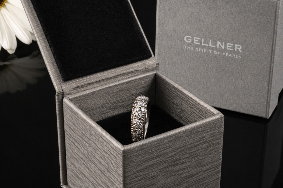 Gellner Ring mit Diamanten und geschwärzter Struktur in 750er Weißgold 