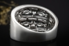 Breiter Herz Bandring mit Diamanten durchbrochen in 950er Platin Arbeit 