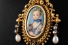 Antiker Anhänger Miniatur Portrait Mädchen mit Katze 19. Jh. in Gelbgold 