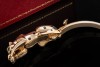 Panthère de Cartier Armreif mit Tsavorit und Onyx klappbar Roségold 750 