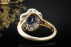 Klassischer Saphir Ring neu interpretiert mit Diamanten in Gold Bicolor 