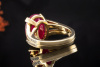 Hans Dieter Krieger Ring mit Traum Rubin und Diamanten in Gelbgold 750 