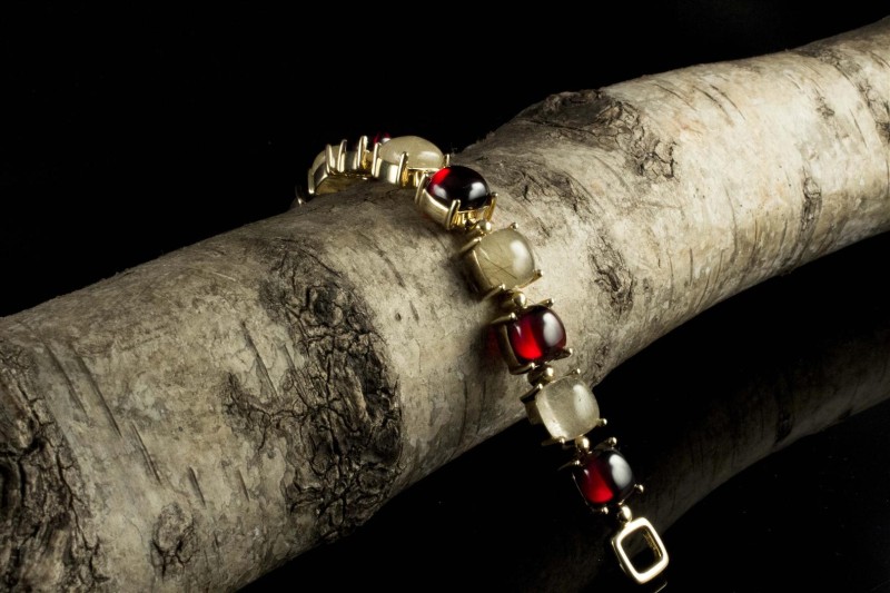 Armband mit 40 Carat Rutil Quarz & Granat Cabochons in 585er Gelbgold 