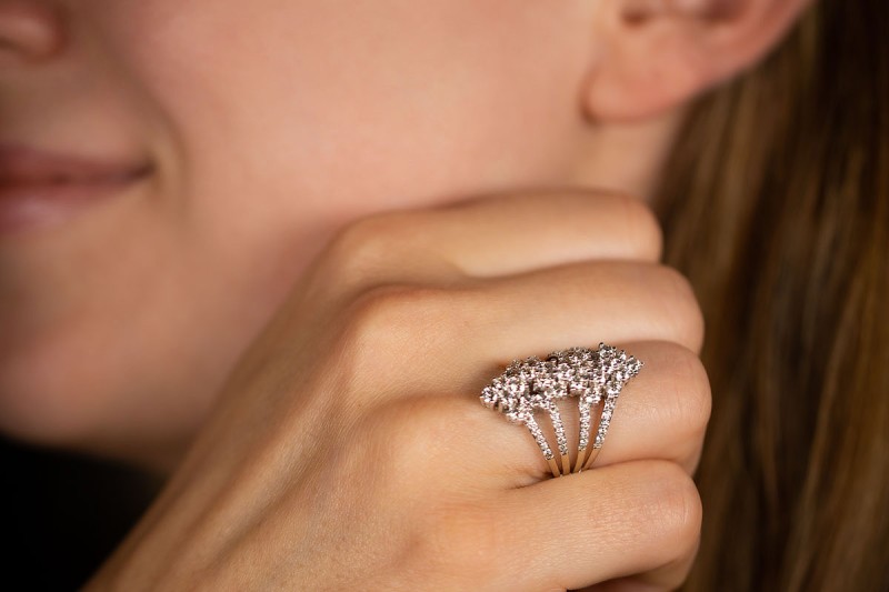 Moderner Ring 28 mm lang mit 2,5 Ct Diamanten Brillanten in Weißgold 585 