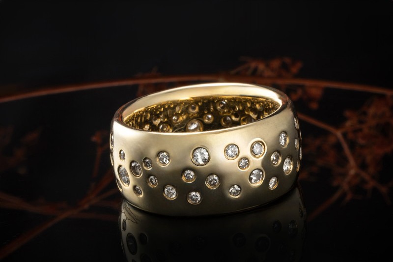 Sternenhimmel Ring mit Diamanten Massive Goldschmiedearbeit Gelbgold 750 