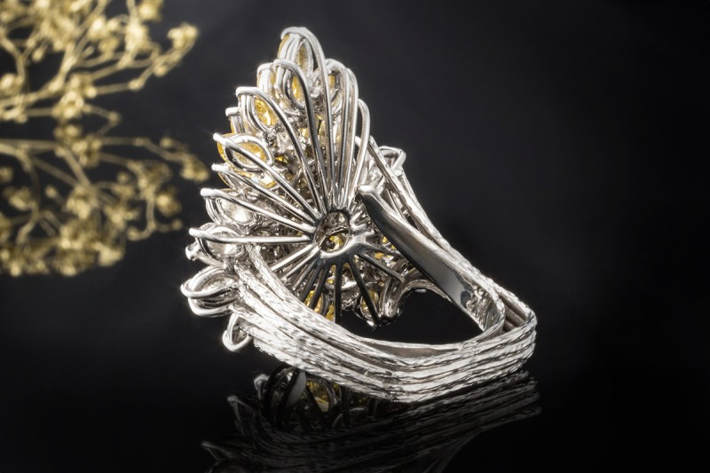 Cocktail Ring mit Diamanten Gelb Weiß Exkl. Handarbeit in 750er Weißgold 