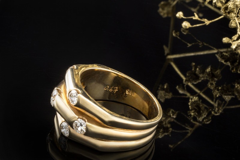 Ring Klassische Goldschmiedearbeit Handarbeit mit Diamanten in Gelbgold 