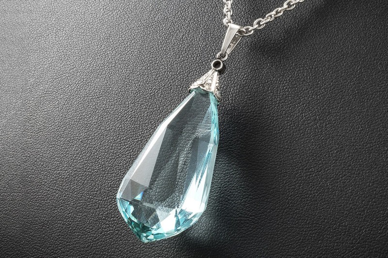 Vintage Anhänger 60 Ct. Natürlicher Aquamarin mit Diamanten in Weißgold 