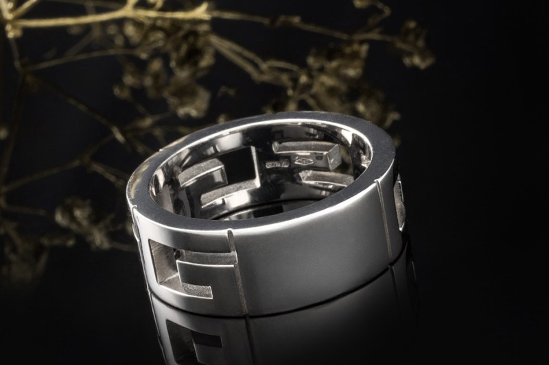 Gucci Ring Bandring Gucci Logo Breites Modell Größe 55 in 750er Weißgold 