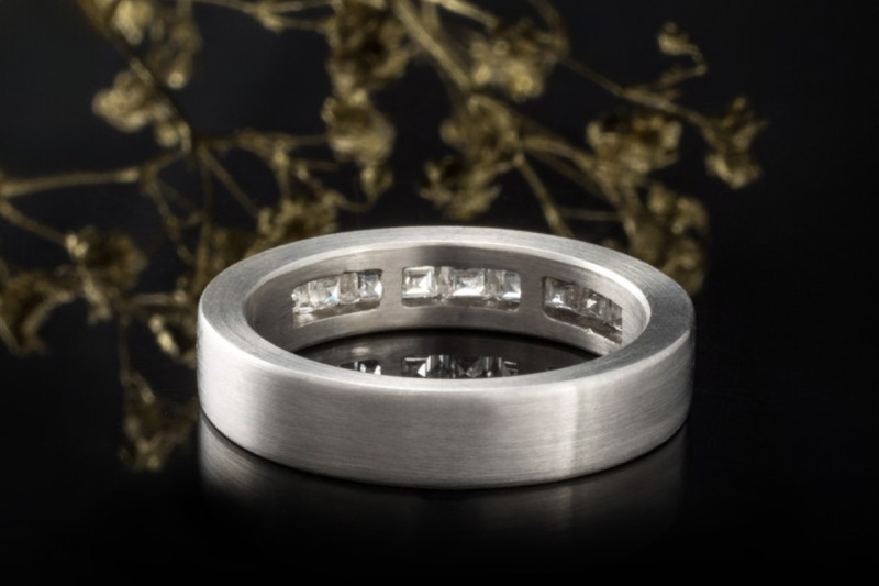 Massiver Platin Ring Bandring 9 Lupenreine Diamanten eckig Carré Schliff 