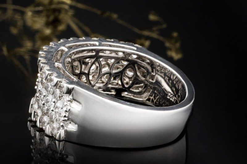 Ring Breiter Bandring mit Diamanten handgefertigt in 750er Weißgold 