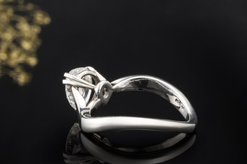 Piaget Solitär Ring Besondere Arbeit mit Diamant Tropfen in Weißgold 750 