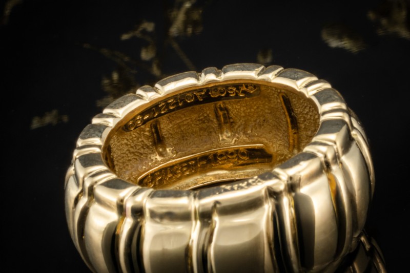 Piaget Bandring Breiter gewellter Designer Goldring in 750er Gelbgold 