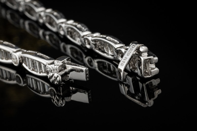 Funkelndes Armband beweglich mit Baguette Diamanten in 750er Weißgold 