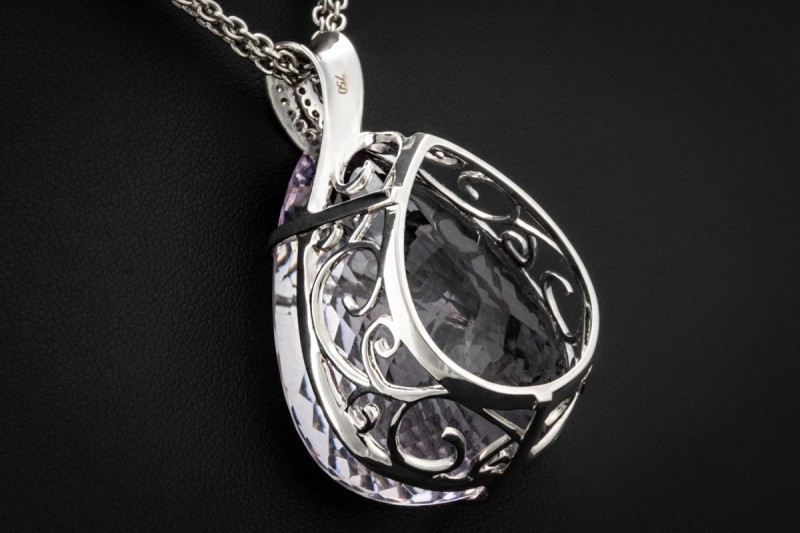 Großer facettierter Amethyst Anhänger Tropfen mit Diamanten Weißgold 750 