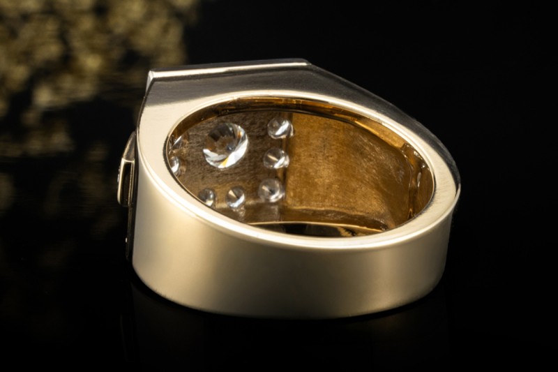 Siegelring Massiver Ring mit Diamanten Goldschmiedearbeit 750er Gelbgold 