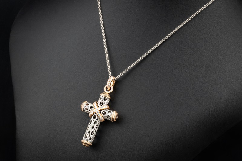 Leo Wittwer Kreuz Anhänger mit Diamanten in 750er Weißgold und Roségold 