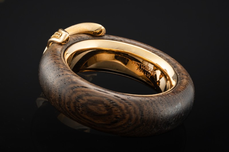 Leo Wittwer Ring Kreuz X Holzarbeit mit Diamanten in 750er Roségold 