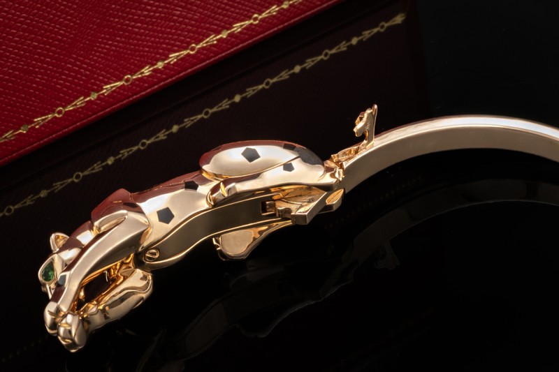 Panthère de Cartier Armreif mit Tsavorit und Onyx klappbar Roségold 750 