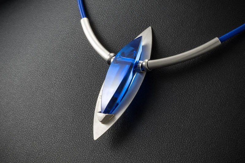 Bunz Design Collier Blau 950er Platin 750er Gelbgold Kautschuk Halsreif 