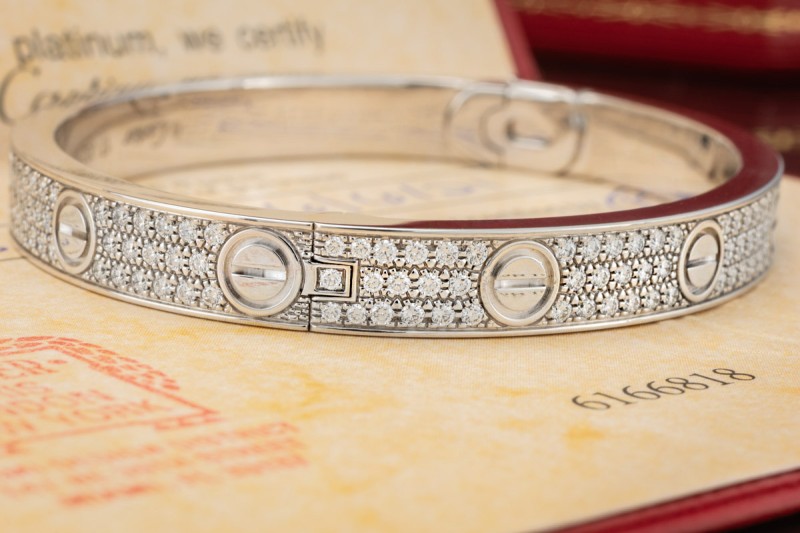 Cartier Love Armreif Klassisch Diamanten Ausgefasst in Weißgold Full Set 
