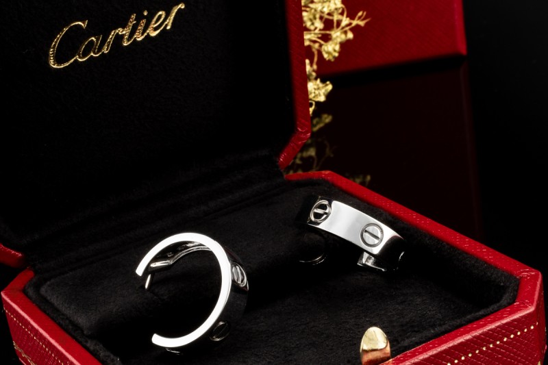 Cartier Ohrringe LOVE Creolen Ohrstecker Klassisch in 750er Weißgold OVP 