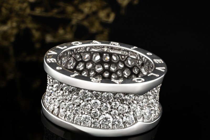 BVLGARI B.zero1 Ring mit Pavé Diamanten Großes Modell in 750er Weißgold 