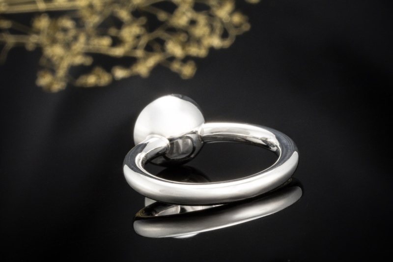 Solitär Ring mit großem Rhodolith im Rundschliff Massiv in Weißgold 750 