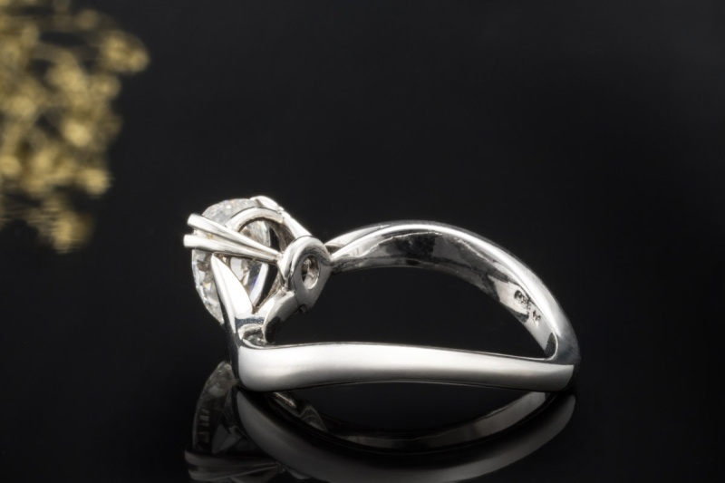 Piaget Solitär Ring Besondere Arbeit mit Diamant Tropfen in Weißgold 750 