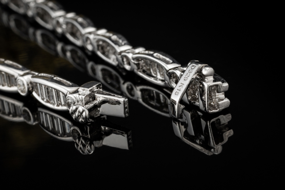 Funkelndes Armband beweglich mit Baguette Diamanten in 750er Weißgold 