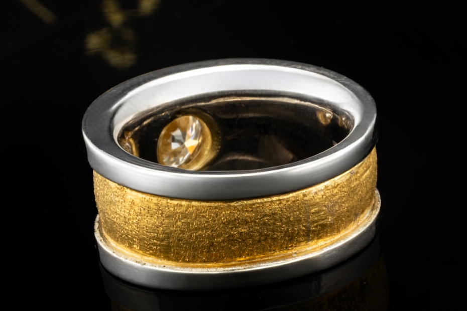 Massiver Bicolor Solitär Ring 2 Carat Diamant 750er Gold Hammerschlag 
