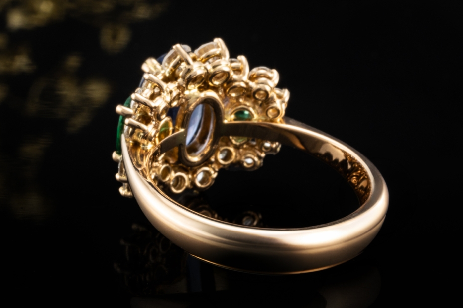 Farbenfroher Cluster Ring mit Saphir Smaragd Diamanten in 750er Roségold 